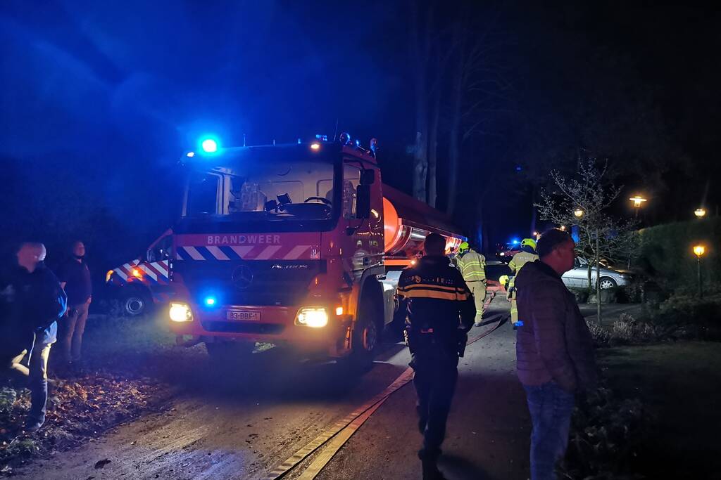 Uitslaande brand legt schuur in de as
