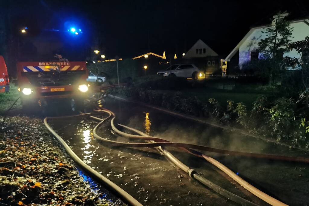 Uitslaande brand legt schuur in de as