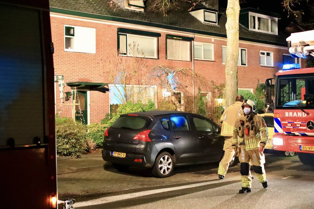 Brand in schoorsteen trekt aandacht van veel buurtbewoners