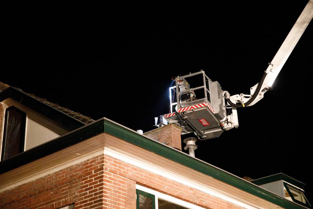 Brand in schoorsteen trekt aandacht van veel buurtbewoners