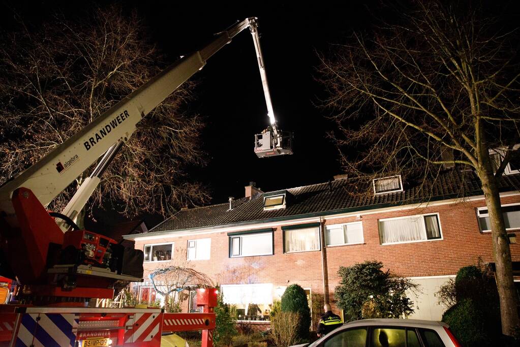 Brand in schoorsteen trekt aandacht van veel buurtbewoners