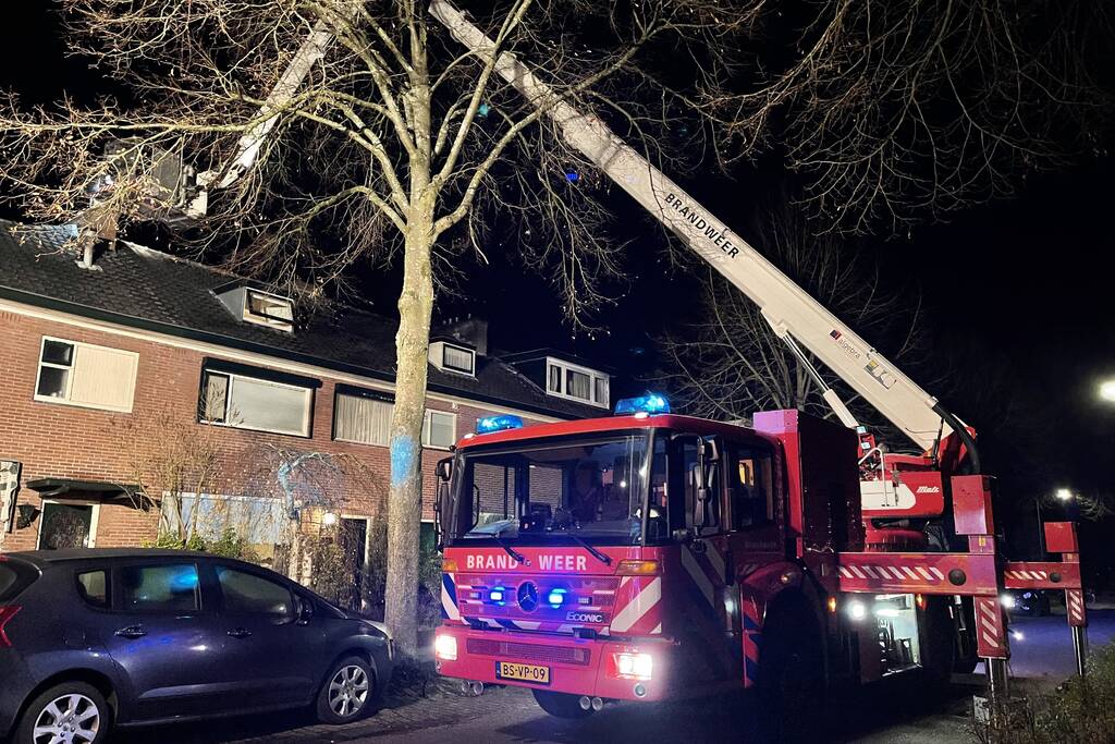 Brand in schoorsteen trekt aandacht van veel buurtbewoners