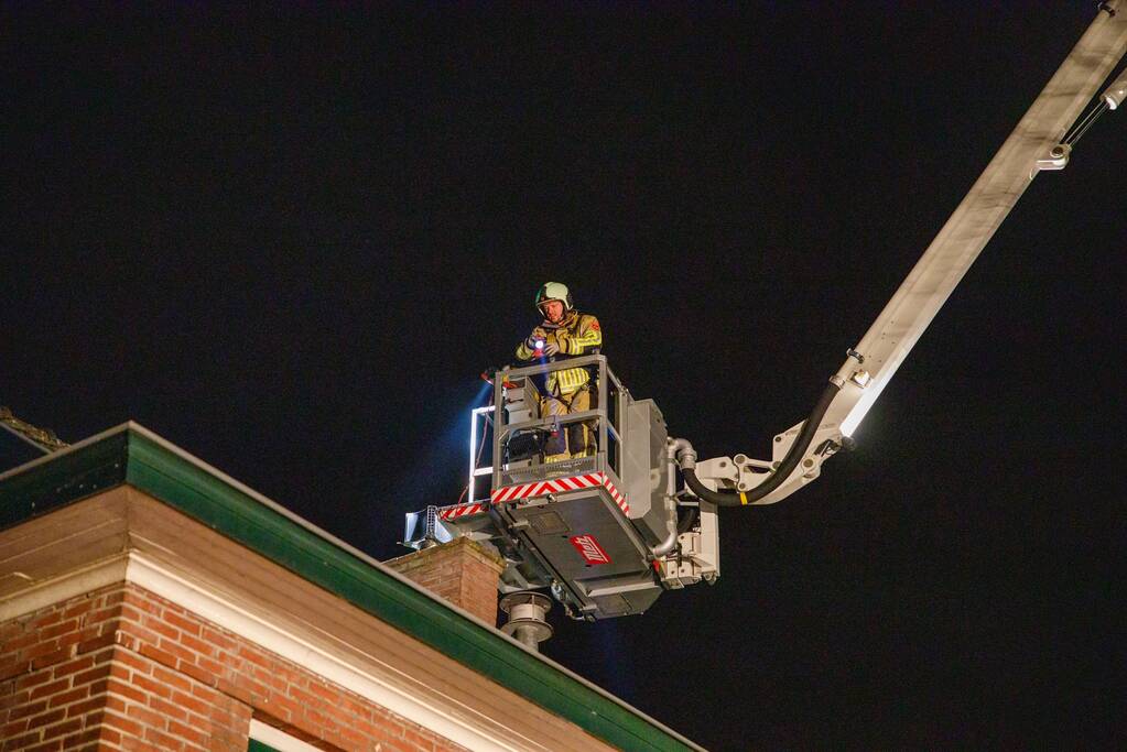 Brand in schoorsteen trekt aandacht van veel buurtbewoners