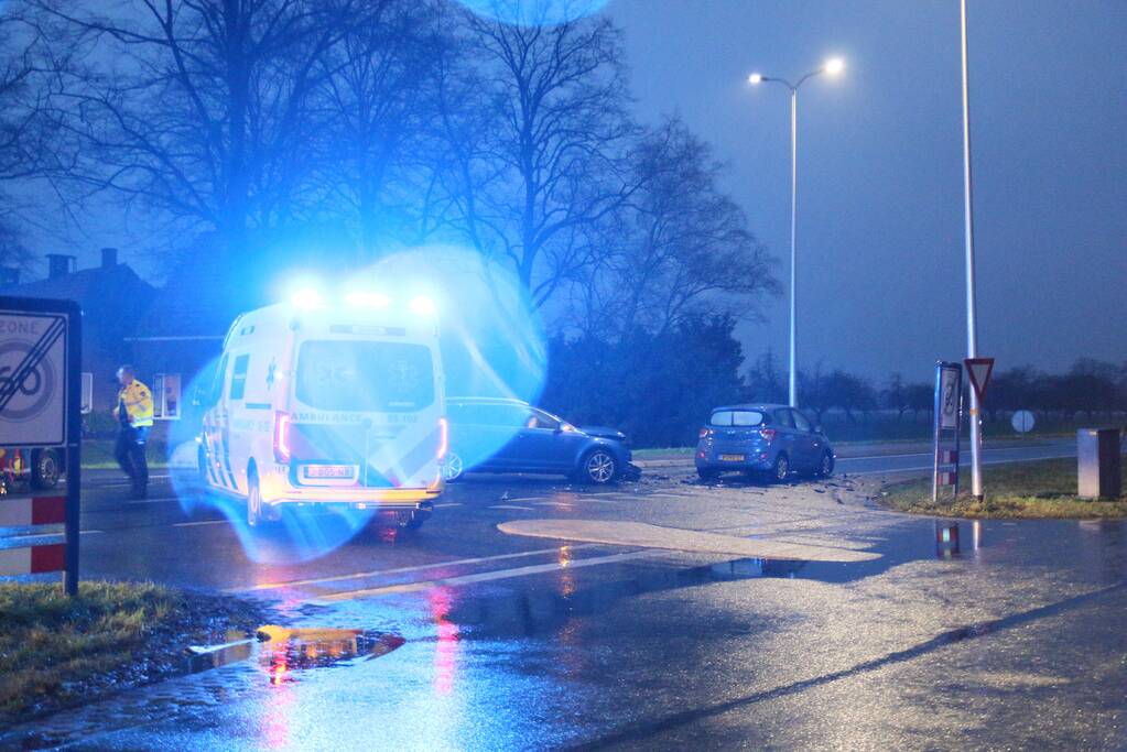 Frontale aanrijding op kruising