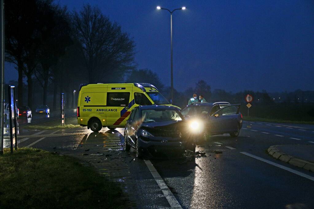 Frontale aanrijding op kruising