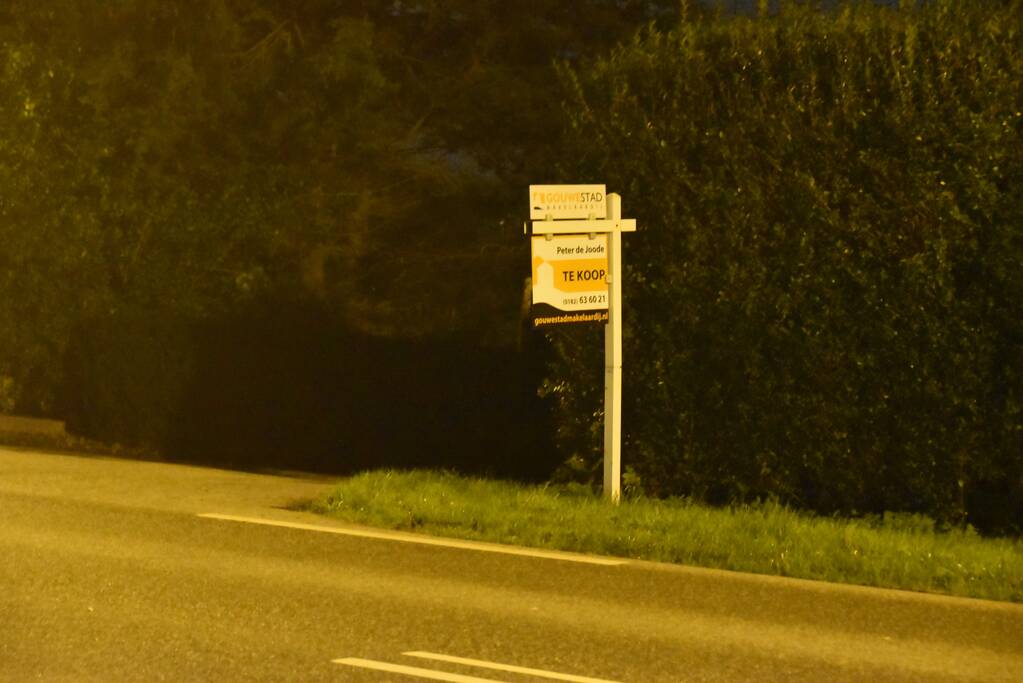 Aanhouding bij te koop staande woonboerderij