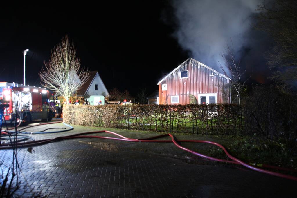 Grote uitslaande brand in schuur