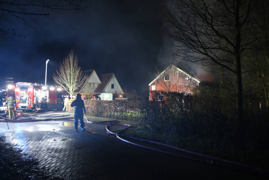Grote uitslaande brand in schuur