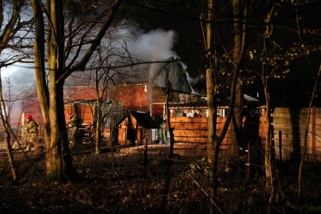 Grote uitslaande brand in schuur