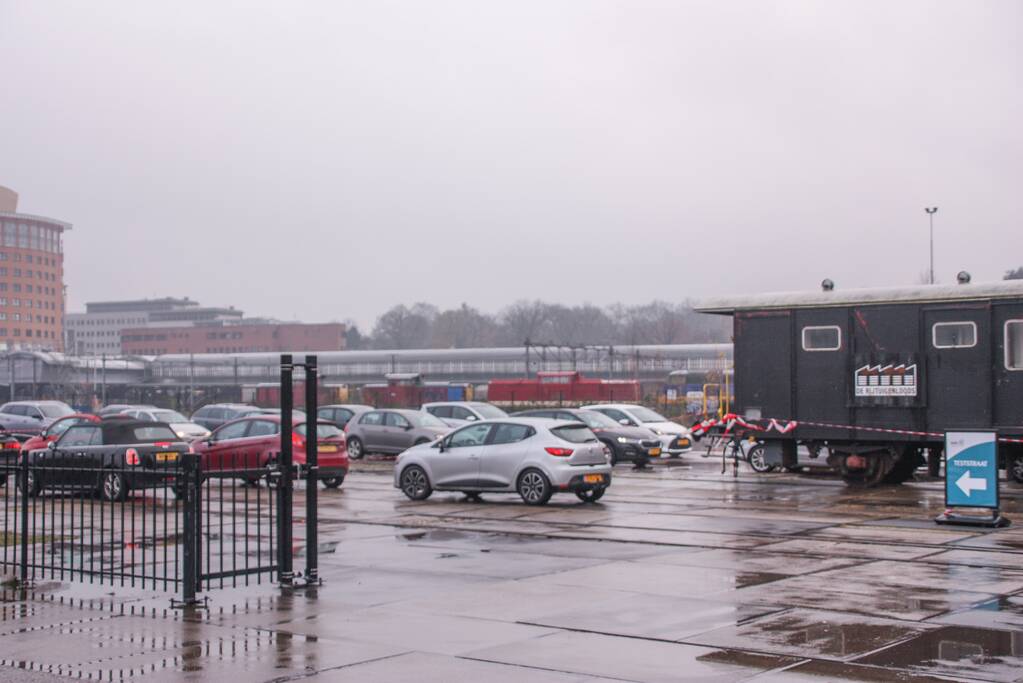 Enorme rijen bij GGD-teststraat