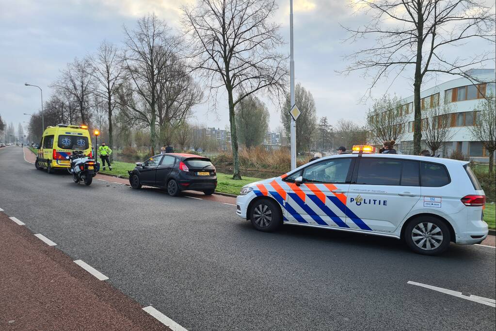 Drie auto's betrokken bij kop-staart botsing