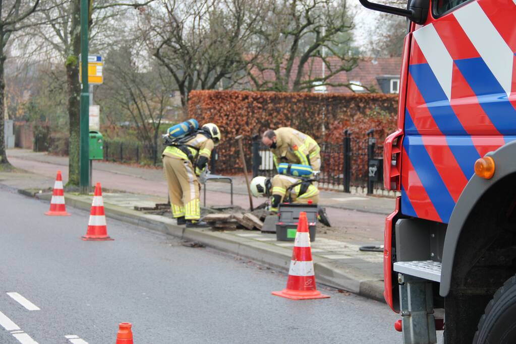 Gasleiding geraakt bij bushalte