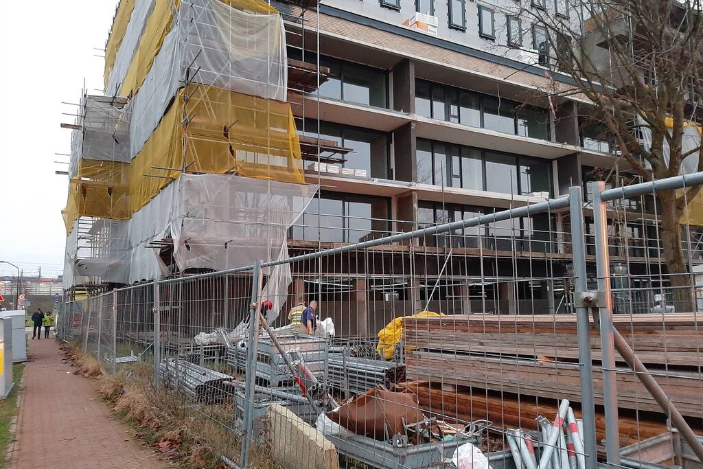 Buitenbrand bouwplaats snel onder controle