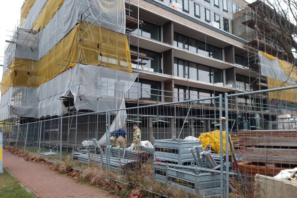 Buitenbrand bouwplaats snel onder controle