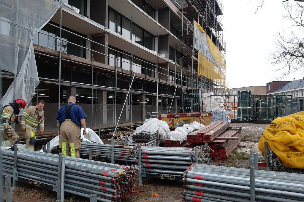 Buitenbrand bouwplaats snel onder controle