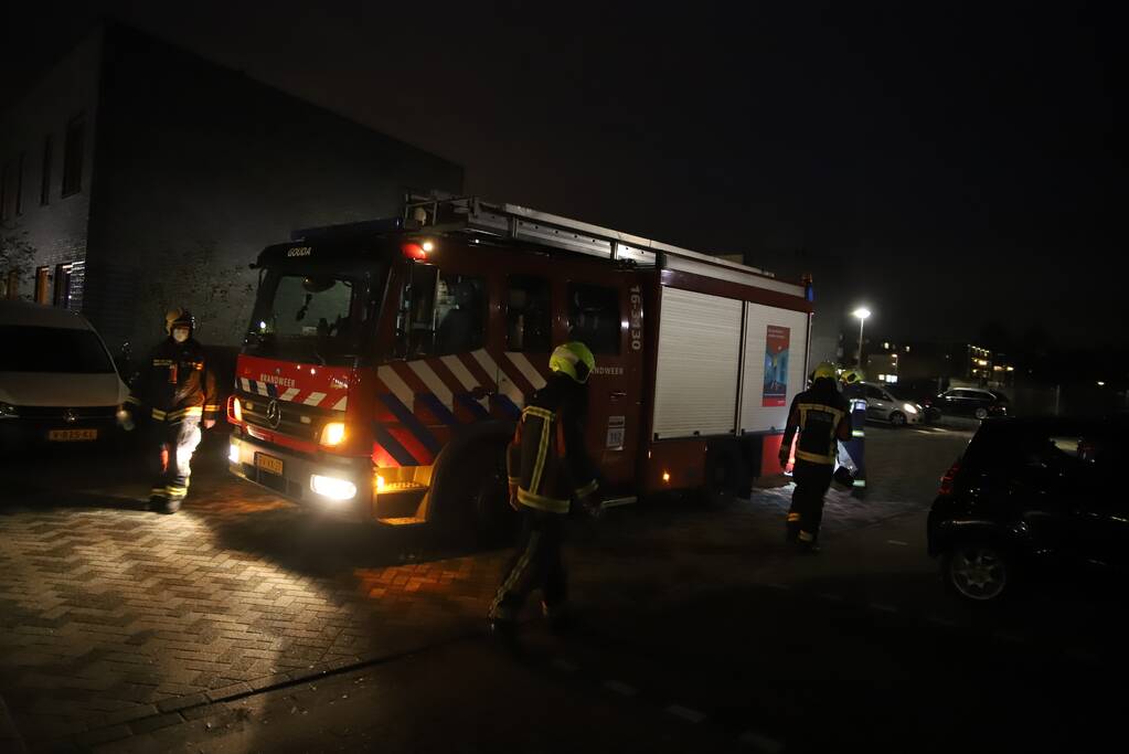 Prullenbak geblust met twee emmers water