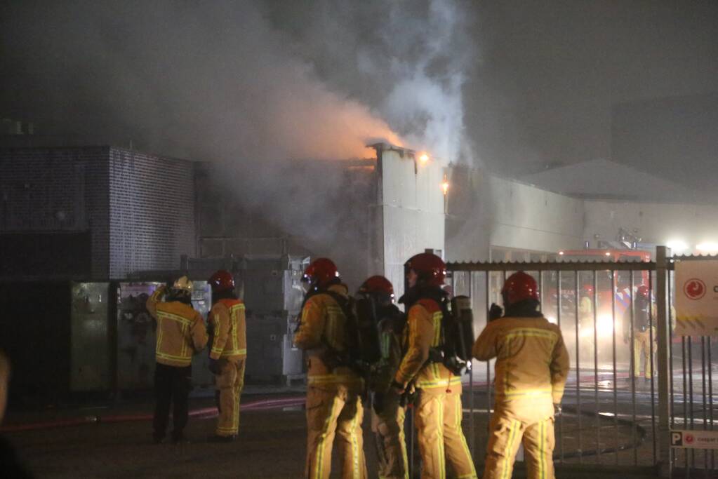 Uitslaande brand in loods Casper de Haan