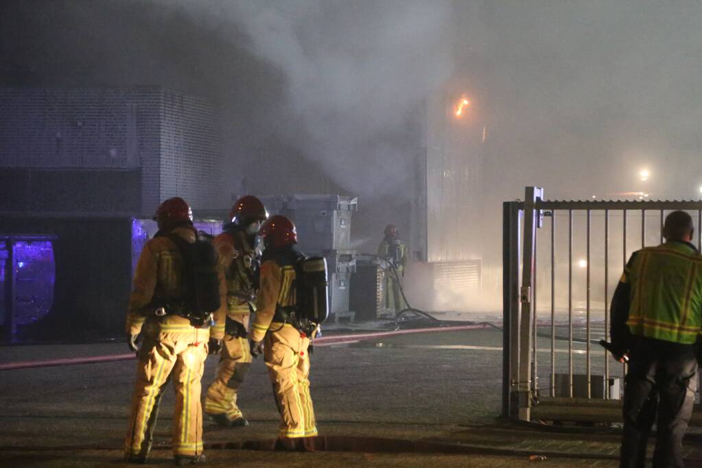 Uitslaande brand in loods Casper de Haan