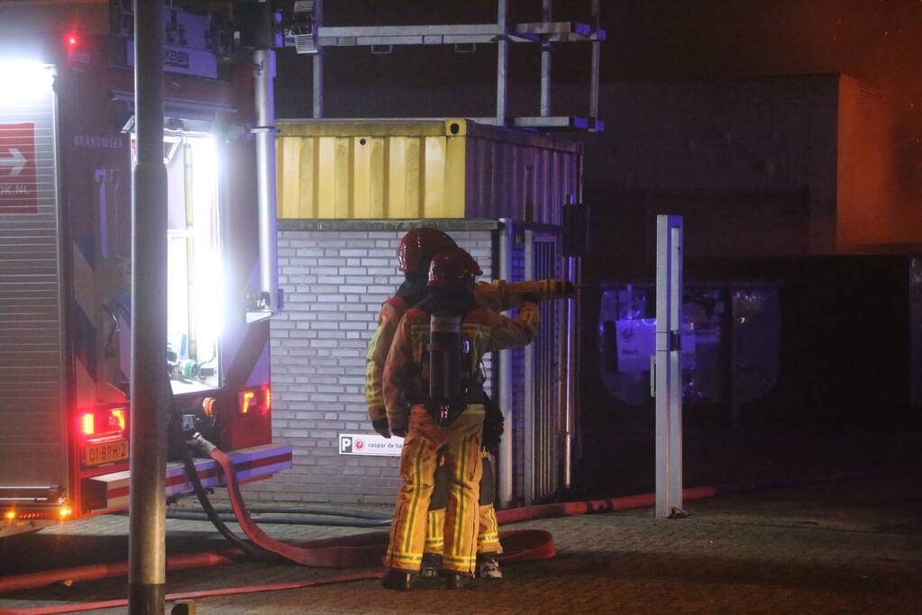 Uitslaande brand in loods Casper de Haan