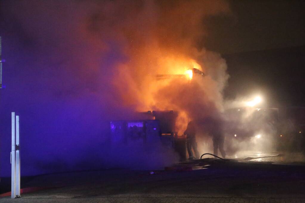 Uitslaande brand in loods Casper de Haan