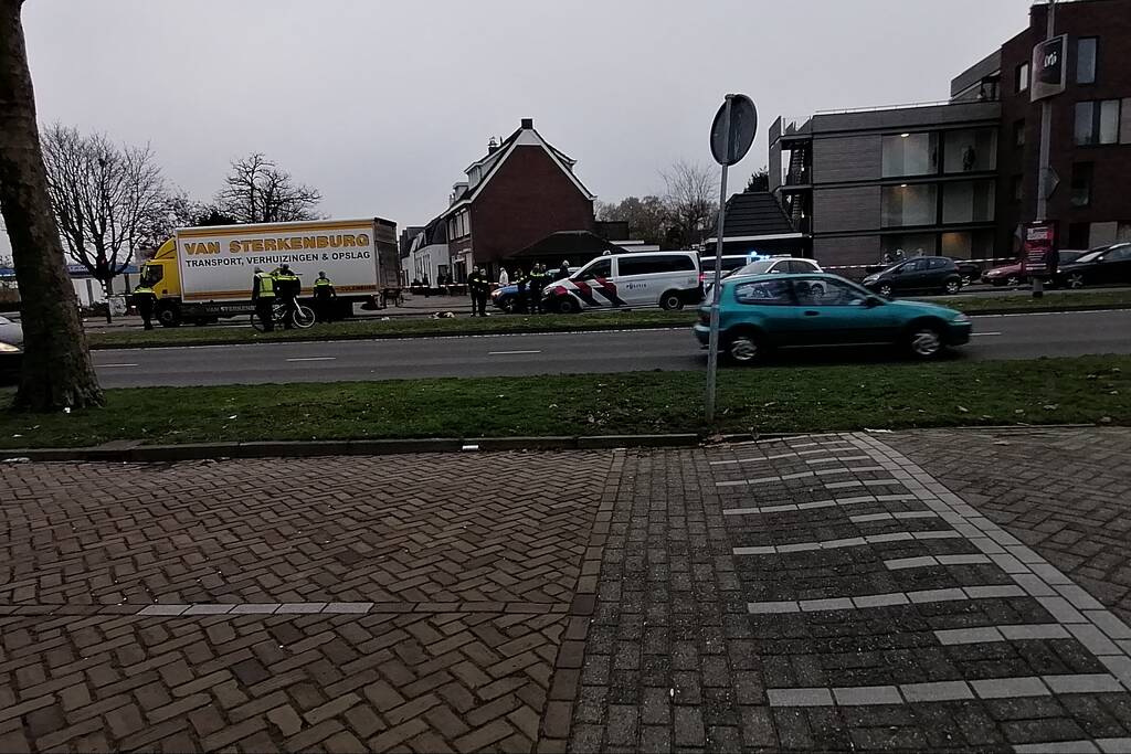 Jong meisje zwaargewond bij botsing met vrachtwagen