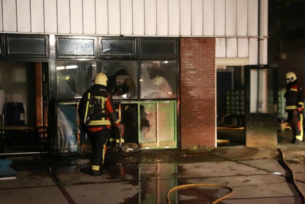 Veel rook bij brand in bedrijfspand