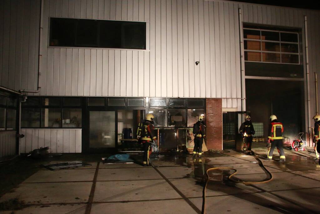 Veel rook bij brand in bedrijfspand