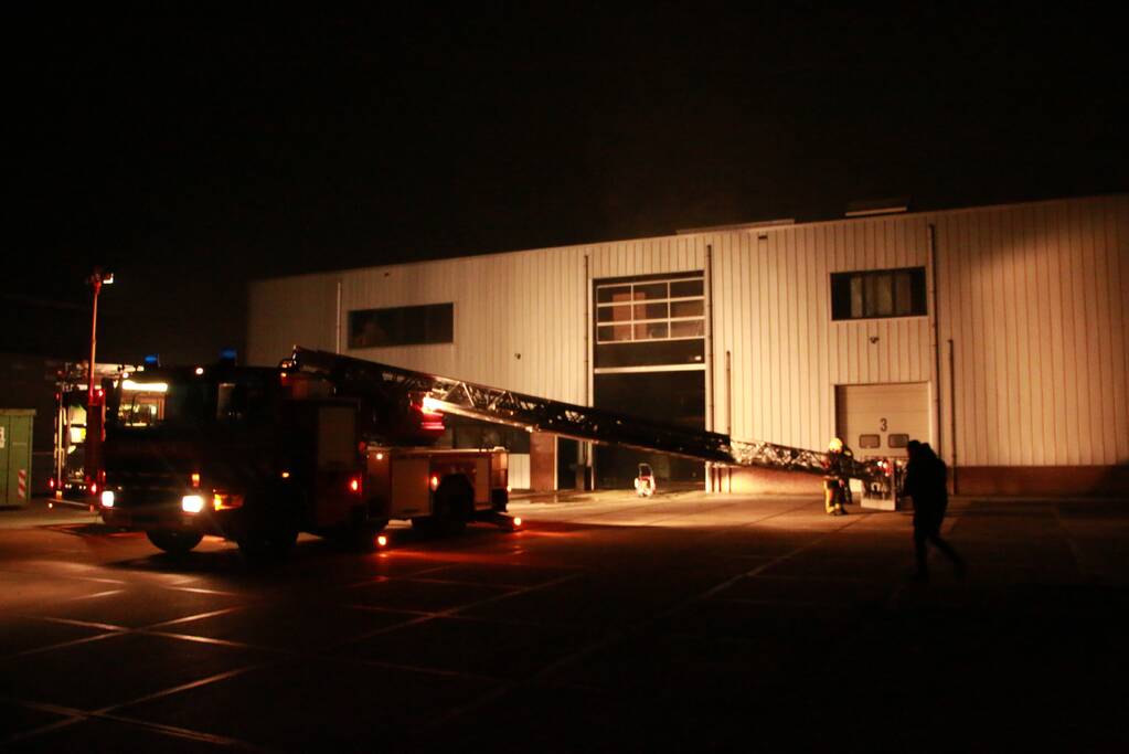 Veel rook bij brand in bedrijfspand