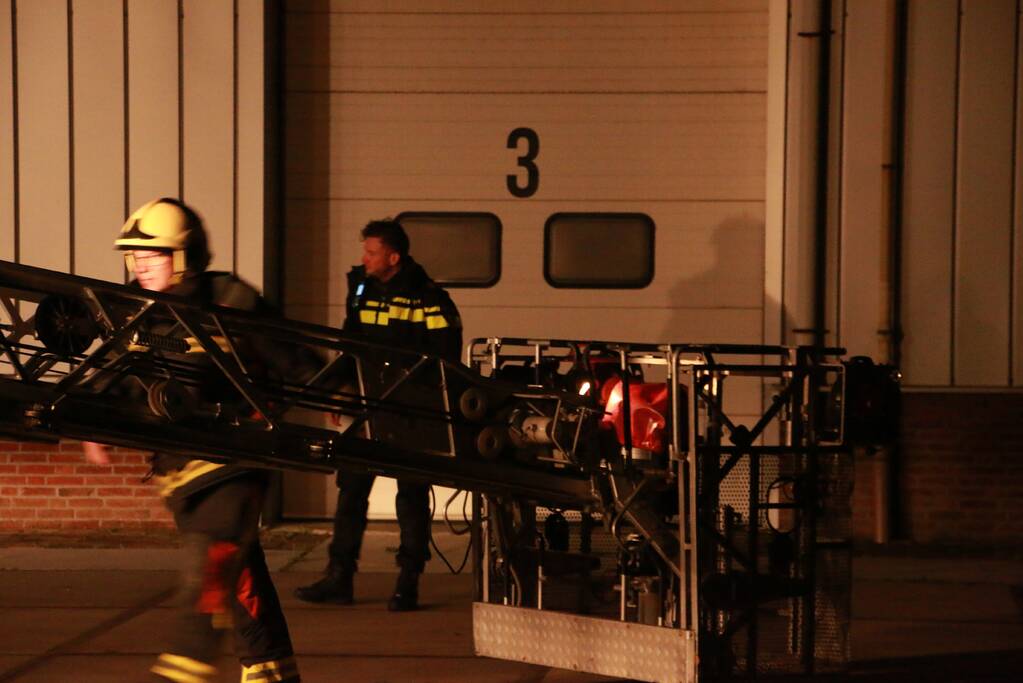 Veel rook bij brand in bedrijfspand