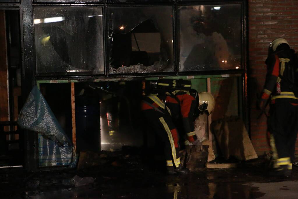 Veel rook bij brand in bedrijfspand