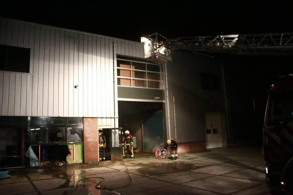 Veel rook bij brand in bedrijfspand