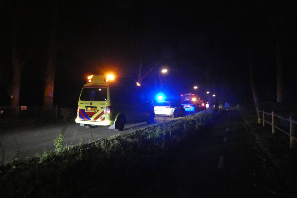Auto vliegt in brand na aanrijding