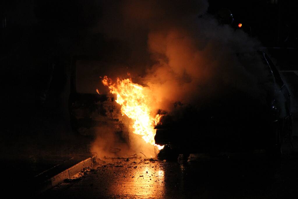 Auto verwoest door brand