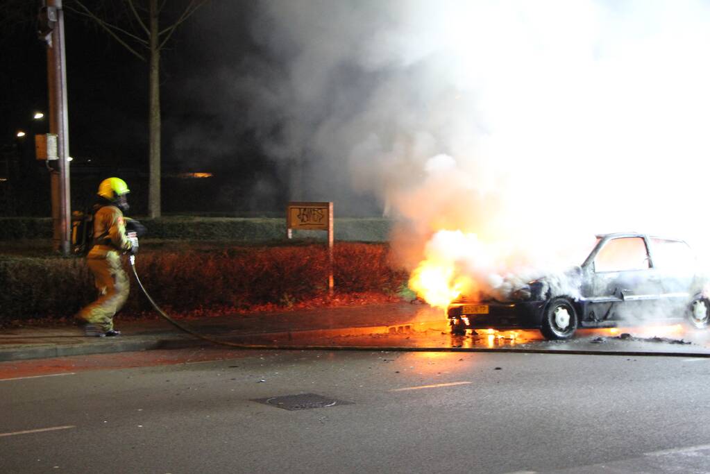Auto verwoest door brand
