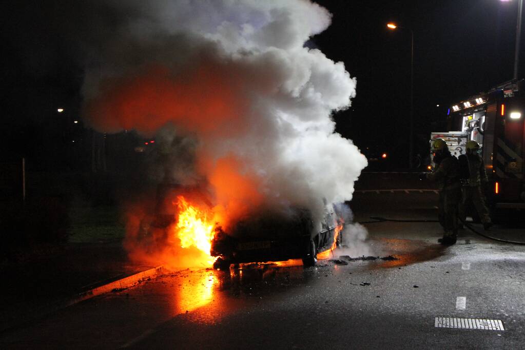 Auto verwoest door brand