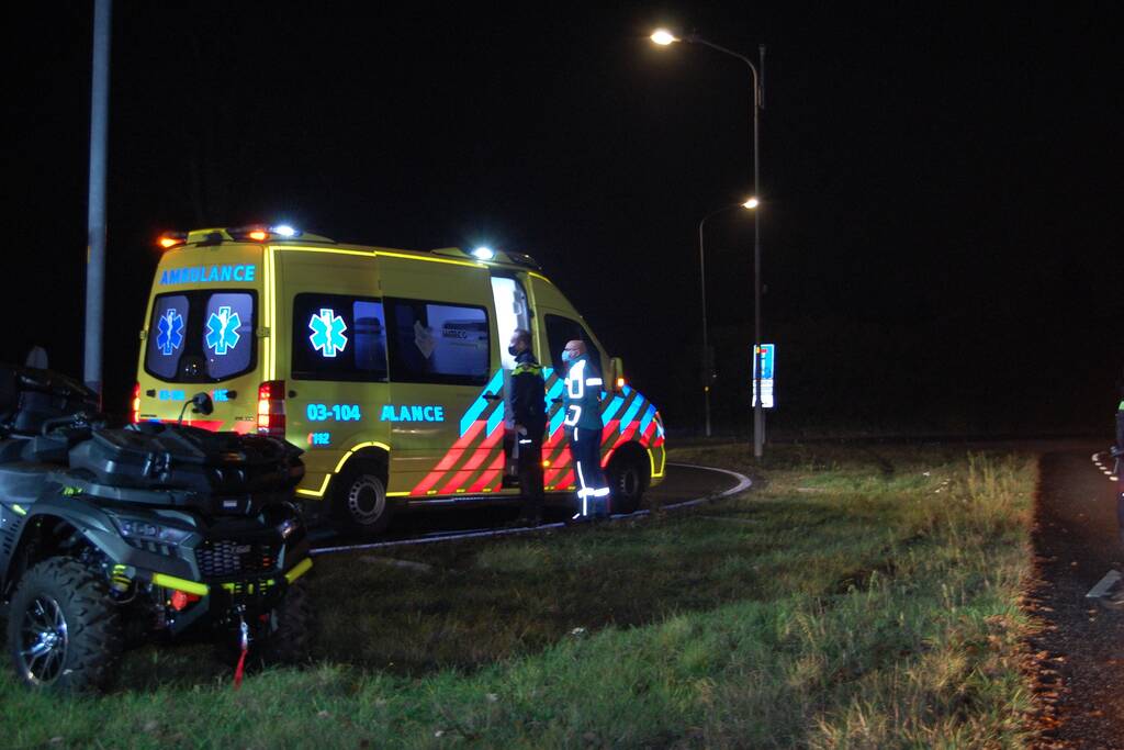 Quadrijder gewond bij botsing met auto