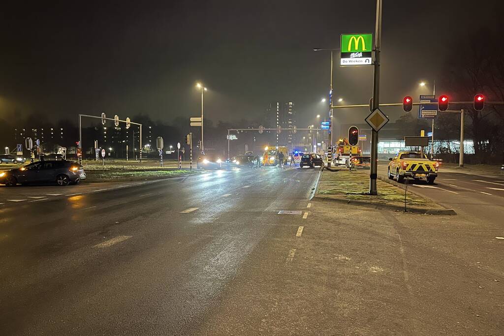 Ravage bij ongeval tussen meerdere voertuigen