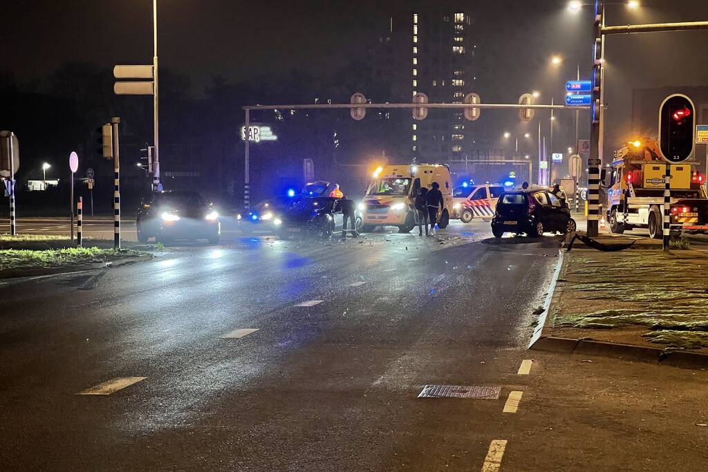 Ravage bij ongeval tussen meerdere voertuigen