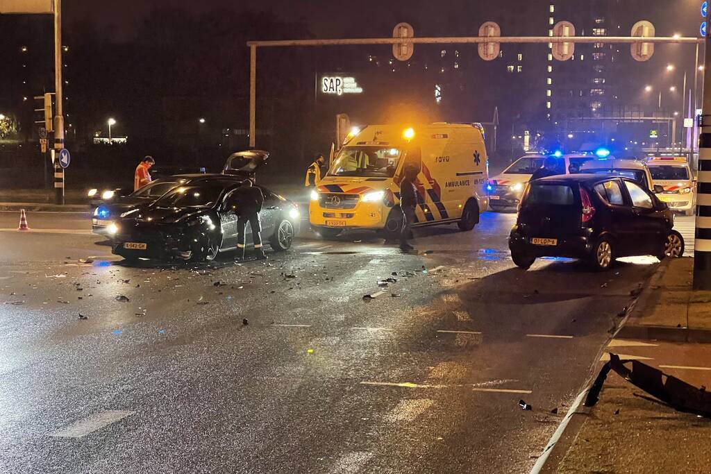 Ravage bij ongeval tussen meerdere voertuigen