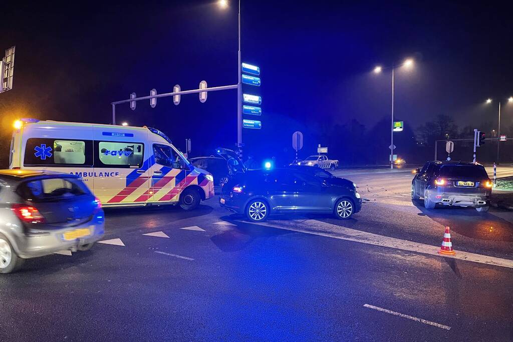 Ravage bij ongeval tussen meerdere voertuigen