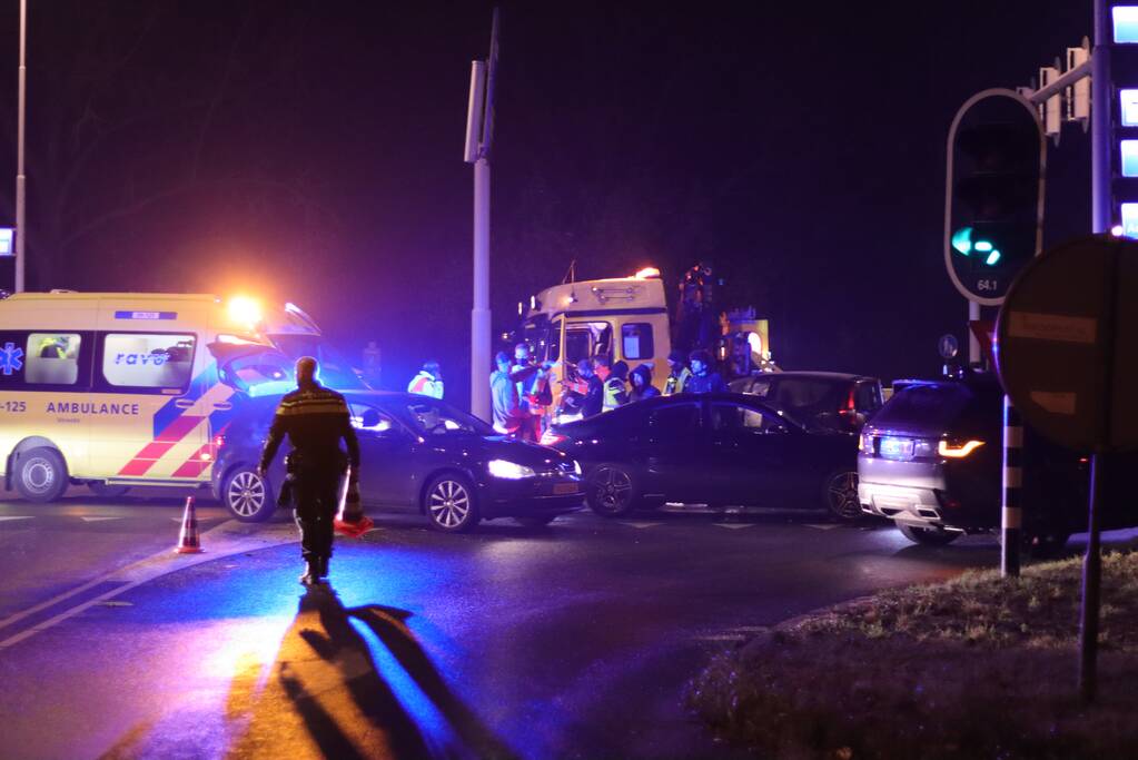 Ravage bij ongeval tussen meerdere voertuigen