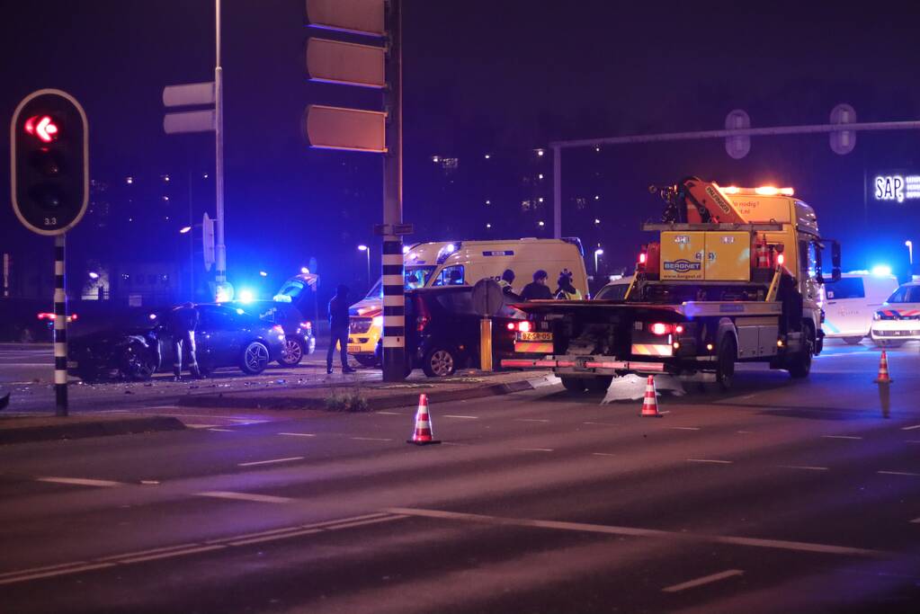 Ravage bij ongeval tussen meerdere voertuigen