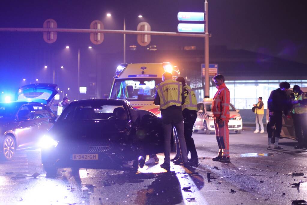 Ravage bij ongeval tussen meerdere voertuigen