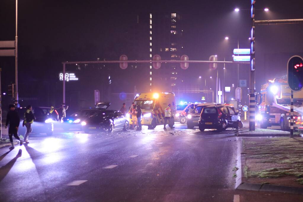 Ravage bij ongeval tussen meerdere voertuigen