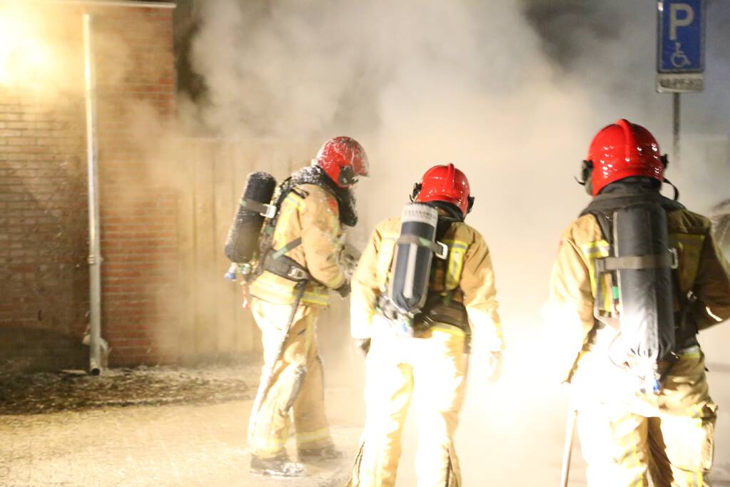 Auto door brand verwoest