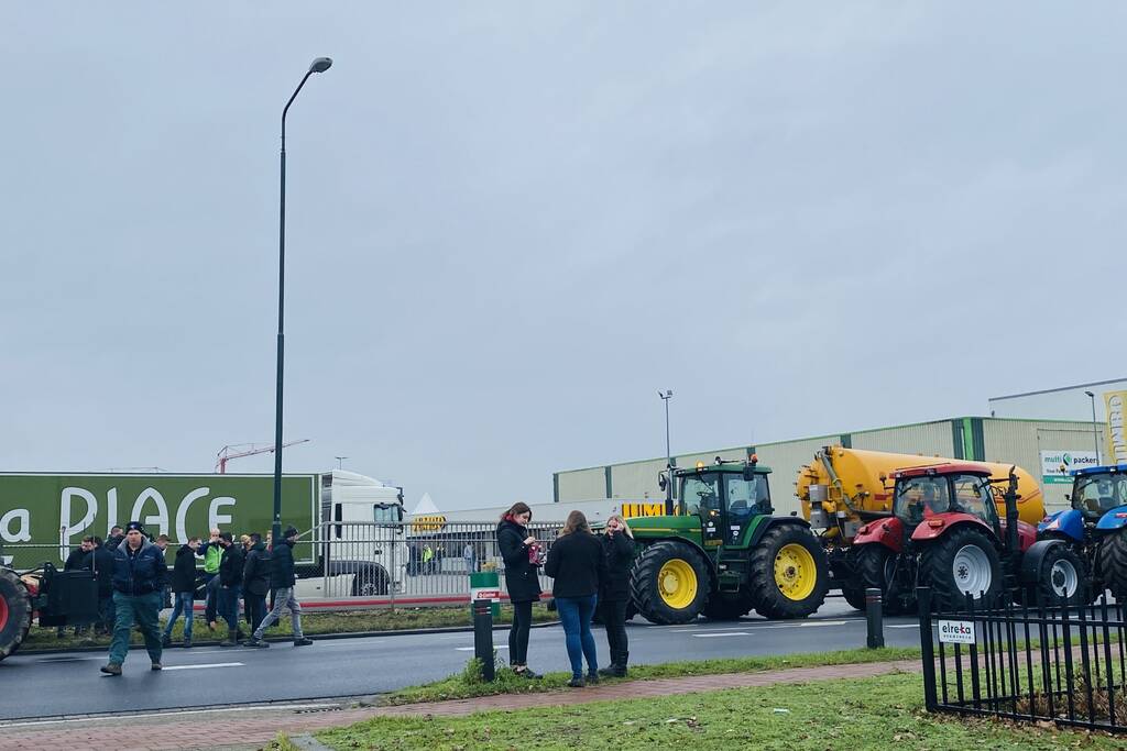 Boeren blokkeren Jumbo distributiecentrum