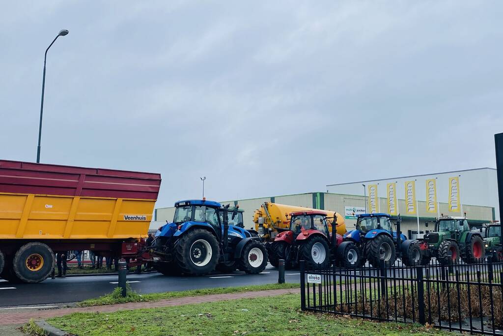 Boeren blokkeren Jumbo distributiecentrum