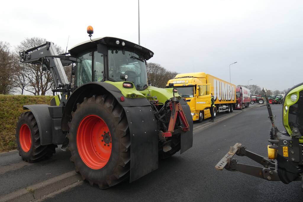 Distributiecentrum Jumbo geblokkeerd door boeren