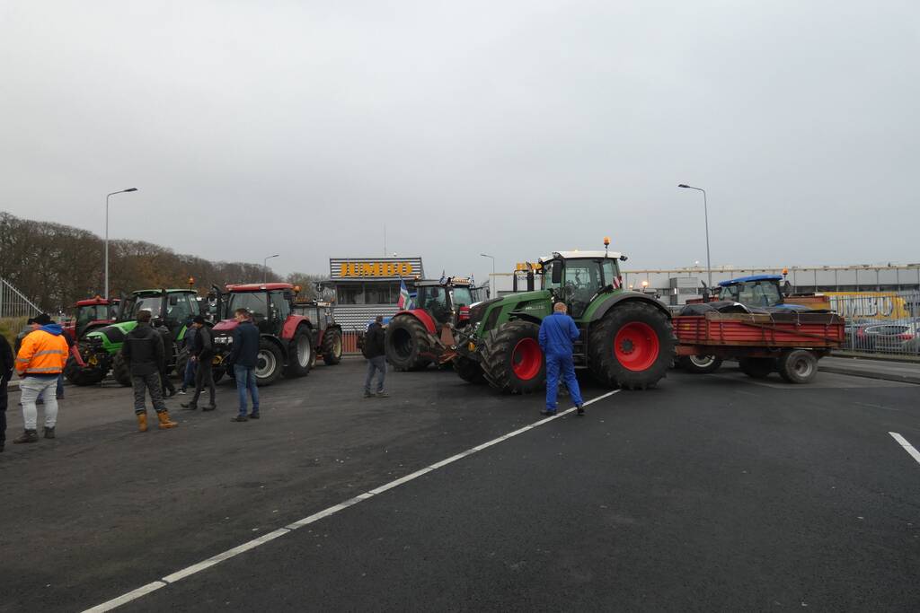Distributiecentrum Jumbo geblokkeerd door boeren