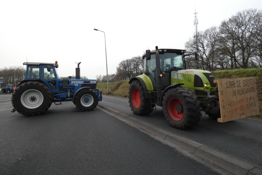 Distributiecentrum Jumbo geblokkeerd door boeren